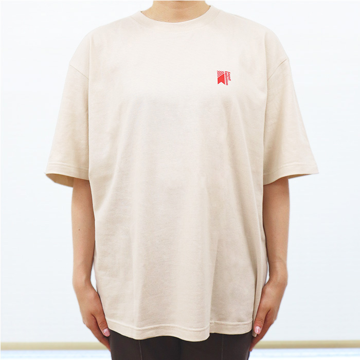 🎵響け！ビッグTシャツ 表面は大会リボン風のワンポイント、背面には