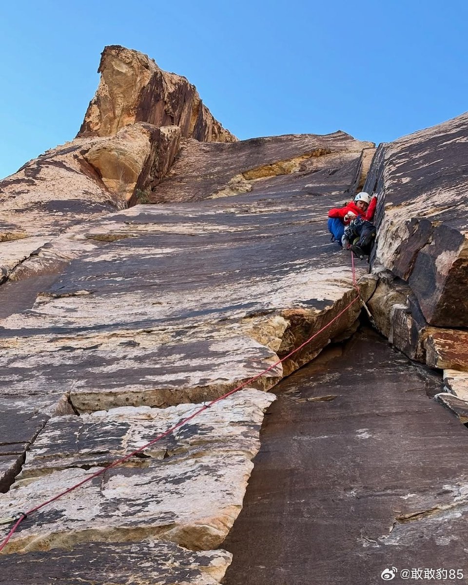 OwE0TKMvdOoLc5k's tweet image. "Challenges aren’t stop signs—they’re stepping stones. Took a leap, faced the fear, and crushed it. What’s your next hurdle to conquer  #GrowthMindset #Breakthrough"