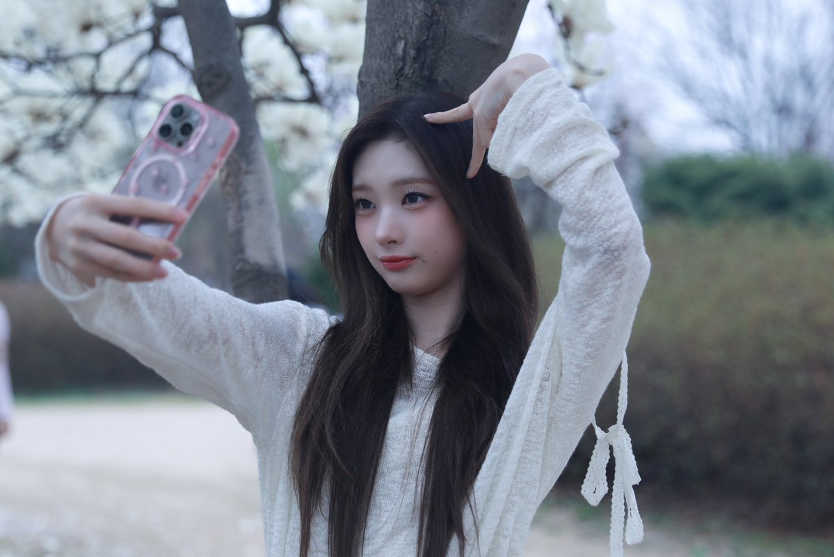 [Things We Dream : Vol.1] 'Cherry Blossom' BEHIND PHOTO

/ᐠ ˵• ﻌ •˵マ 이 날 유난히 더 고양이 같았던 혜린이🐱
너무 귀여워서 계속 쳐다보게 되..♡̈
#Hitgs #Hyerin #힛지스 #혜린