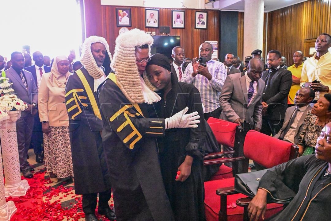 newvisionwire's tweet image. 🏛️ Parliament Tribute

A solemn moment at Parliament of Uganda as Speaker @AnitahAmong  and Deputy Speaker @Thomas_Tayebwa consoling Nakimuli’s daughter, Melanire Namirimu, alongside her parents and other close relatives.

📸 @kamiriam 
#VisionUpdates