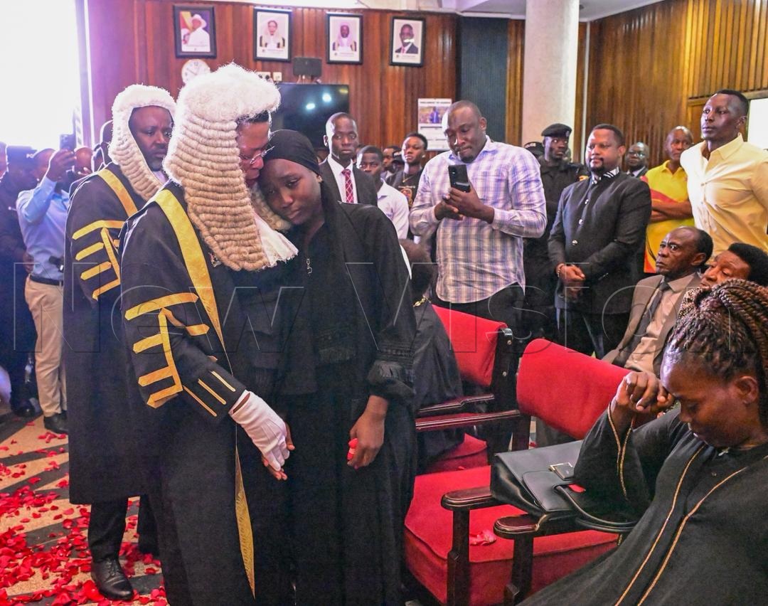 newvisionwire's tweet image. 🏛️ Parliament Tribute

A solemn moment at Parliament of Uganda as Speaker @AnitahAmong  and Deputy Speaker @Thomas_Tayebwa consoling Nakimuli’s daughter, Melanire Namirimu, alongside her parents and other close relatives.

📸 @kamiriam 
#VisionUpdates