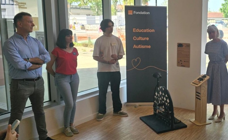 MeslinSaintJean's tweet image. Nouvelle rencontre au sein de la Médiathéque, commune de Soustons, Dept des Landes, pour le projet "VeloVolt" réalisé avec le Tiers Lieu L'Etabli, en collaboration avec les jeunes de la Mission Locale et du CADA. Projet soutenu par @FondationOrange #FabLab
