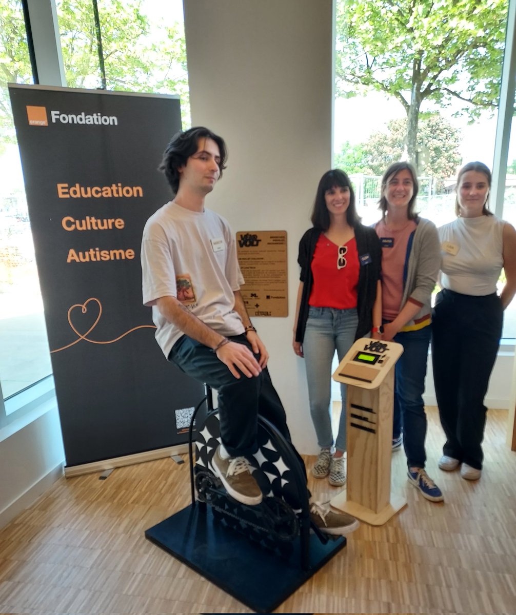 MeslinSaintJean's tweet image. Nouvelle rencontre au sein de la Médiathéque, commune de Soustons, Dept des Landes, pour le projet "VeloVolt" réalisé avec le Tiers Lieu L'Etabli, en collaboration avec les jeunes de la Mission Locale et du CADA. Projet soutenu par @FondationOrange #FabLab