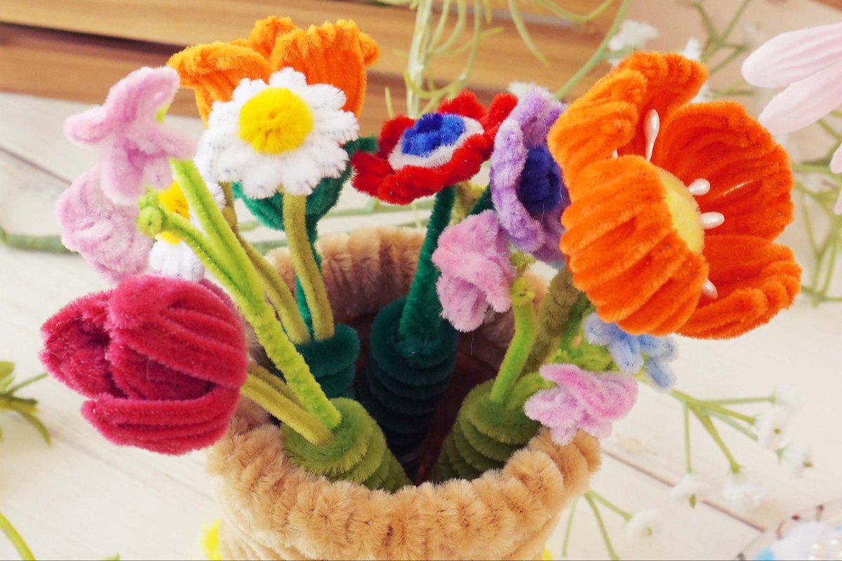 PICOTON_PR's tweet photo. 春ですね〜☘️
お花に囲まれて花冠を被ったトンさん🌷
何だかシャンプーハットみたいになりました笑
今回もピコトンスタッフのモール名人はっぴーさんが力作を生み出してくれました✨
#株式会社ピコトン #工作 #モール工作 #花 https://t.co/UqrcjCNEgH