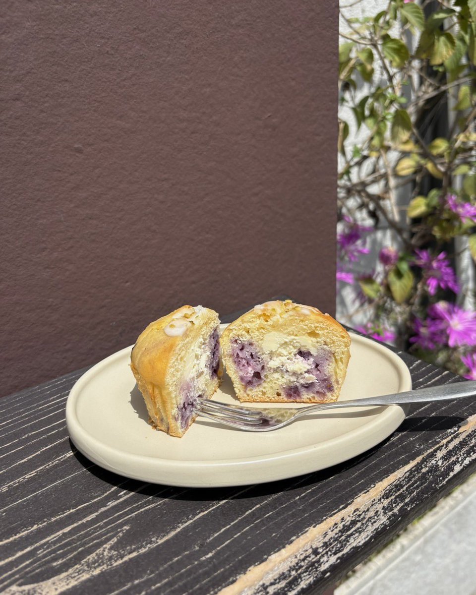 ウバのロイヤルミルクティーは、
しっとりマフィンとの相性抜群。

コクがありながらもすっきりとした味わいで、甘さを引き立ててくれます。
#紅茶専門店 #icsTEA #代々木公園 #奥渋カフェ #ロイヤルミルクティー #マフィン