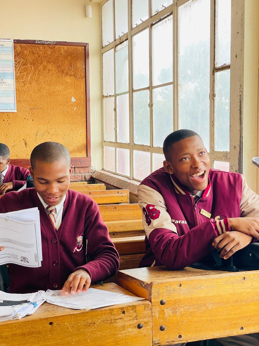 IkamvaYouthSA's tweet image. Tutoring sessions = where confusion turns into confidence.
IkamvaYouth learners showing up, asking questions, and growing, one session at a time.
#IkamvaYouth #Education #Tutoring #YouthDevelopment #CommunityImpact