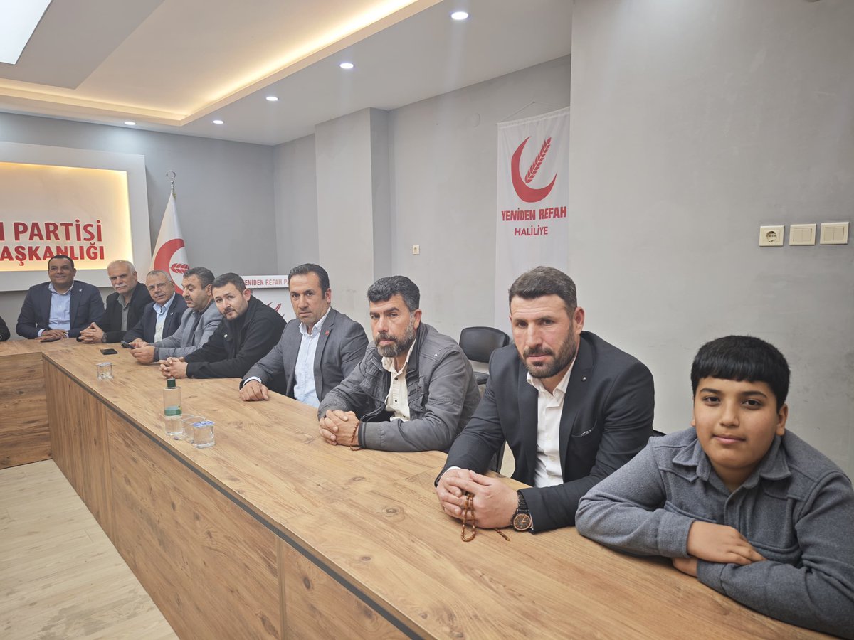 rprefahhaliliye's tweet photo. Haftalık İlçe Toplantımızı Başkanımız Abdülselam YILDIZ Öncülüğünde İcraa Ettik. Toplantımıza Yavuz Selim Mahalle Muhtarı Mehmet TAPŞIK ve Ekibi Katılım Sağladılar. Hafta İçerisinde Yapılan Temaslar ve İmza Kampanyasının Verimliliği İstişaresi Yapıldı. https://t.co/gmWE9fFEdG