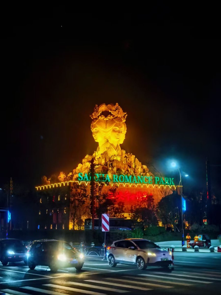 Mercede78441880's tweet image. Last night’s theater show was chef’s kiss! Talented cast, stunning sets—every moment felt magical. Grateful for this unforgettable night. Who’s joining me next time  #TheaterMagic #LivePerformance #MustSee