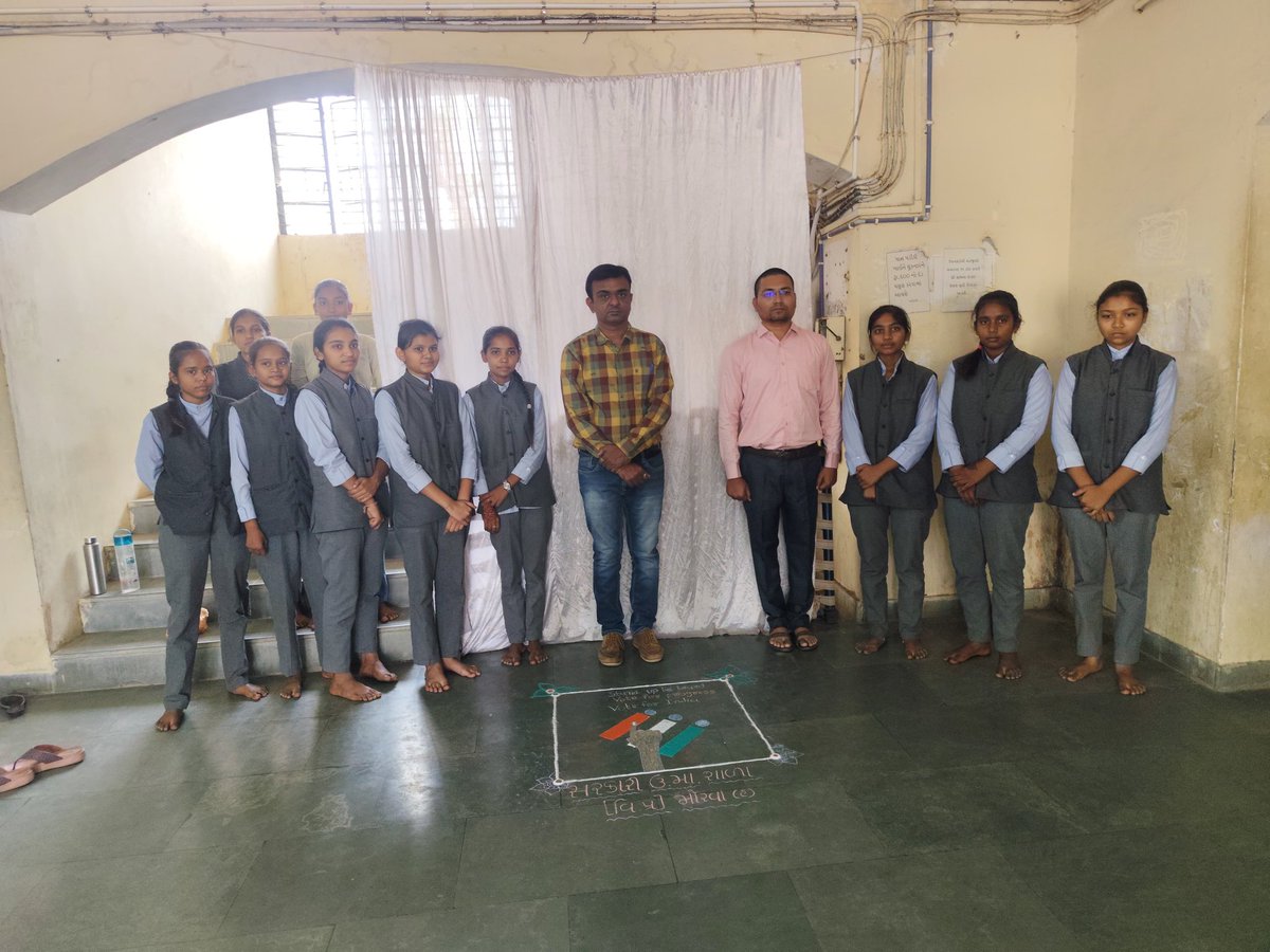 આજરોજ મામલતદાર કચેરી મોરવા હડફ ખાતે સ્થાનિક સ્વરાજ્યની ચૂંટણી અંતર્ગત રંગોળી કરવામાં આવી <a href="/CollectorGodhra/">Collector Panchmahal</a> <a href="/sdmshahera/">Prant Shahera</a>