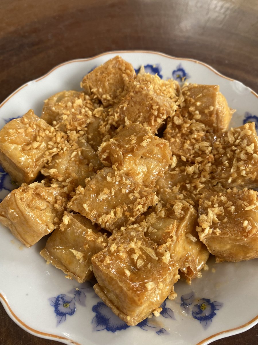 Từ nay, N sẽ thường xuyên chia sẻ những món ăn giản đơn của nhà N để chị em bận việc mà vẫn muốn nấu bữa cơm nóng cho gia đình có thêm nguồn tham khảo. Rất mong anh chị em ủng hộ để N có động lực nha.

Bé nhà N mê món này nên N đưa lên giới thiệu đầu