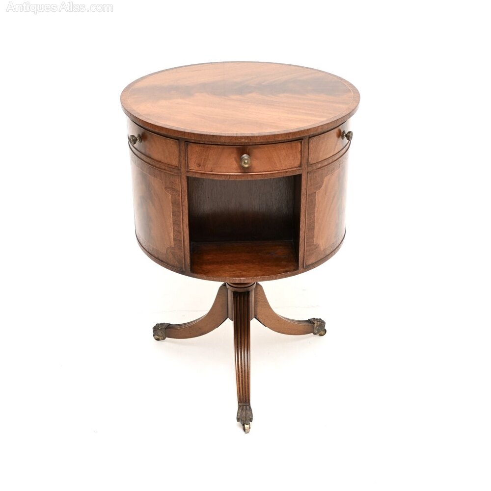 antiques_atlas's tweet image. For SALE on Antiques Atlas we have
#Antique Regency Style #Mahogany Revolving Table antiques-atlas.com/antique/antiqu… For sale from Marylebone Antiques @retroantiques1
 #antiques #antiquefurniture #revolvingdrumtable