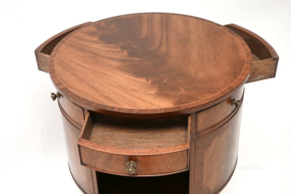 antiques_atlas's tweet image. For SALE on Antiques Atlas we have
#Antique Regency Style #Mahogany Revolving Table antiques-atlas.com/antique/antiqu… For sale from Marylebone Antiques @retroantiques1
 #antiques #antiquefurniture #revolvingdrumtable