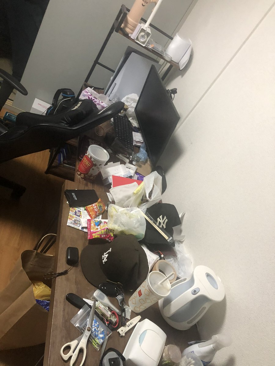 taka_nii1121's tweet photo. 27歳、家賃7万、KWCM工房暮らし、ファスガンアンバサダー https://t.co/0yNrRm9mNN