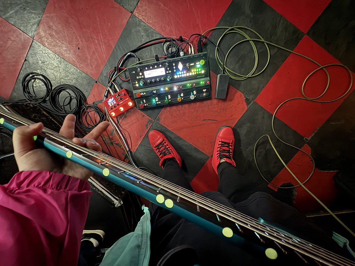 goron5's tweet image. 昨日はこちらでサポートでした‼️
Broken By The Screamバンドセットで新宿アンチノックありがとうございました‼️

案の定熱くて暑かったライブ
ハンディーファン大正解でした！

パワー飯はトマトとにんにくのパスタ
血をサラサラにしなければ…！

次回は渋谷メタル会‼️
よろしくお願いします‼️
#BBTS