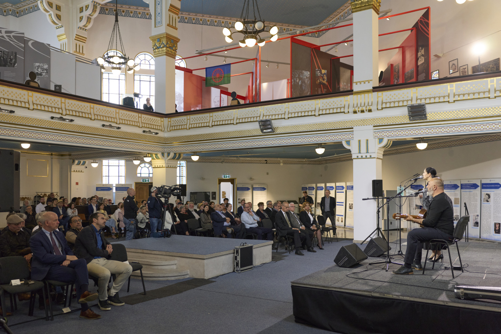 Canada en Hongrie tweet media