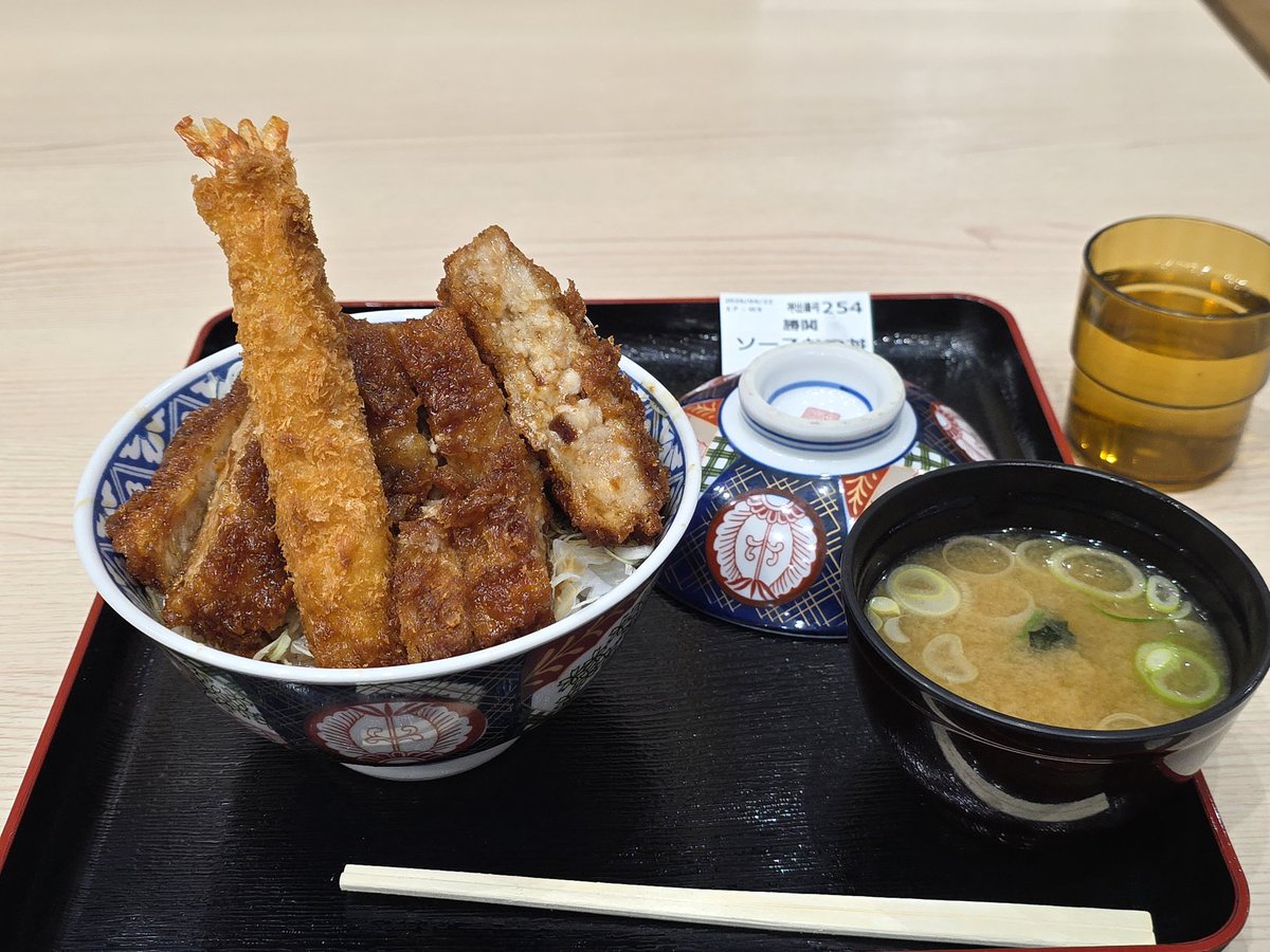 TuneYoshi's tweet photo. 久し振りにゆっくりとSAで飯 https://t.co/thqvUzQGNs
