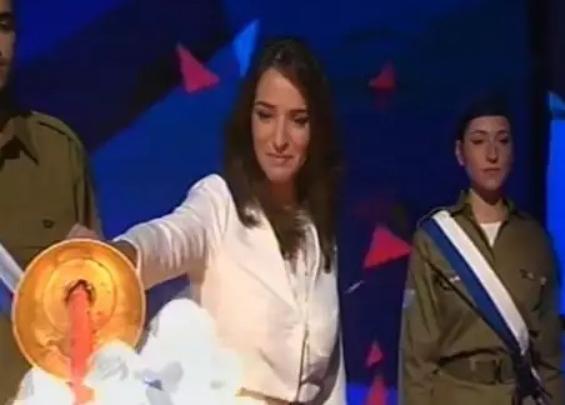מדליקי המשואות שלי, שמגבירים את האור ומזכירים לנו על מה מבוססת המדינה האהובה שלנו:

רייצ׳ל וג׳ון גולדברג פולין, להדלקת משואת התקווה.  

חנוך ואפרת דאום, להדלקת משואת משפחות המילואימניקים. 

הרב אלחנן דנינו, להדלקת משואת יהדות מקדשת חיים. 

פרופ׳ סוזי נבות, להדלקת משואת הדמוקרטיה.