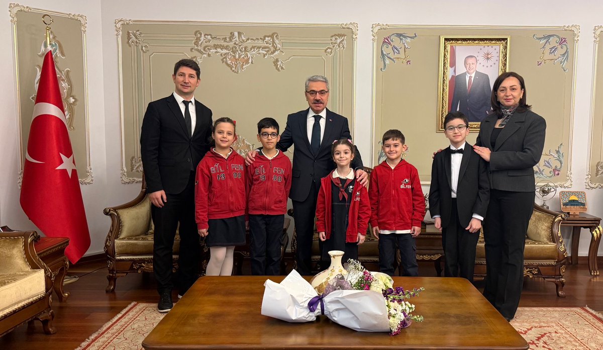 UskudarKaymakam's tweet photo. 23 Nisan Ulusal Egemenlik ve Çocuk Bayramı dolayısıyla Kaymakamımız Sn. Adem Yazıcı, görevini Özel Bilfen Çamlıca İlkokulu öğrencilerimize devretti. 

Geleceğimizin teminatı, kıymetli çocuklarımızın bayramı kutlu olsun.🇹🇷 https://t.co/xfDbYlz9vm