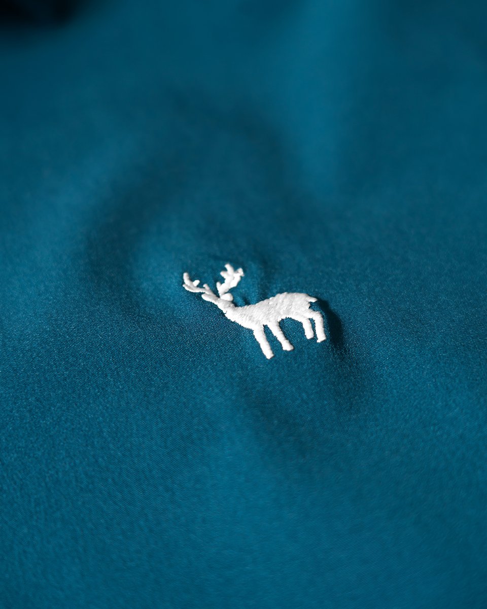 tnocjp's tweet image. シャリ感。風になびく。夏を楽しむシャツ「TNOC THE SHIRT-NS」シリーズに、新色LAKE BLUEが本日登場。

ご購入はこちら▼
tnoc.jp/collections/al…

#TNOC #shirt #シャツ