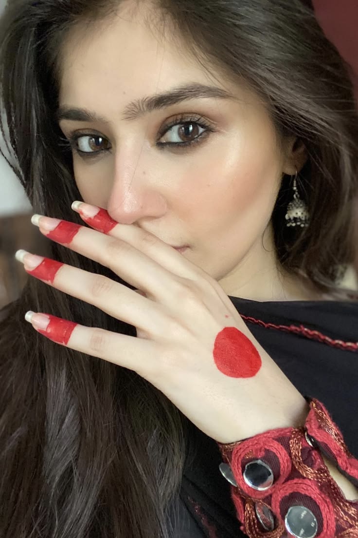 AsiyaBegum65629's tweet image. These ptv actresses got the prettiest eyes😭😭
#sajalaly
#durefishansaleem
#mahirakhan
#mayaali