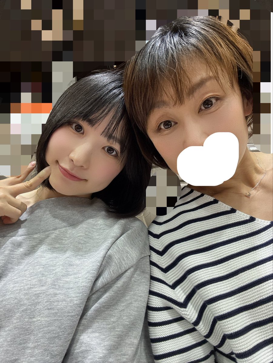 mai_mai_0115's tweet photo. 今日は世界で1番大切なママのお誕生日🎂

今は沢山会えないけど毎日頑張っている
ママを支えます

大切な人がそばにいる幸せを当たり前だと思わずにいつもの生活を大切にしていきたいな💭 https://t.co/JlawhihSSz