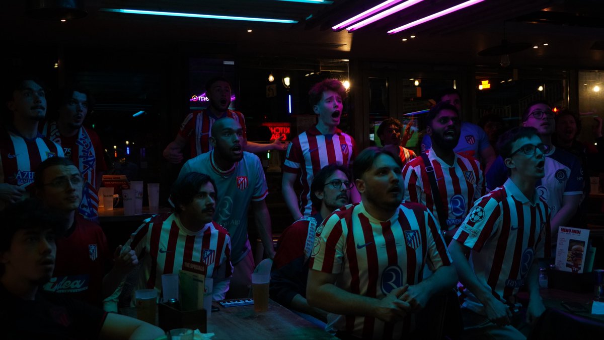 AtletiFrancia's tweet photo. GRAND RASSEMBLEMENT POUR ATLETICO - ARSENAL ! ❤️🤍

🎊 Rendez-vous mercredi 29 avril à 21h au BELUSHI’S CANAL pour suivre entre supporters cette demi-finale de Ligue des Champions !

⚠️ Pour assister gratuitement à l’événement, merci de remplir OBLIGATOIREMENT ce formulaire👇
https://t.co/M9HhfeAVa5

📍 159 Rue de Crimée, 75019 Paris
🍻 Tarif préférentiel sur les bières : 5€
🍔 -25% sur les formules repas
🕺 Ambiance garantie entre Colchoneros 

📩 Plus d’informations en DM