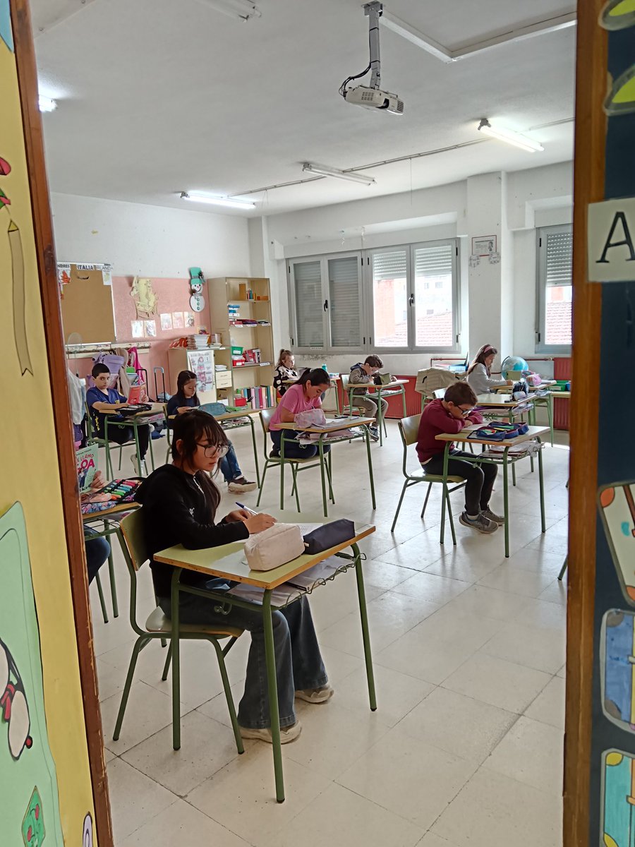 ceipmanuelmore's tweet photo. Lectura silenciosa cada vez que suene la música para celebrar el Día del Libro. https://t.co/uTcsWeJjT6