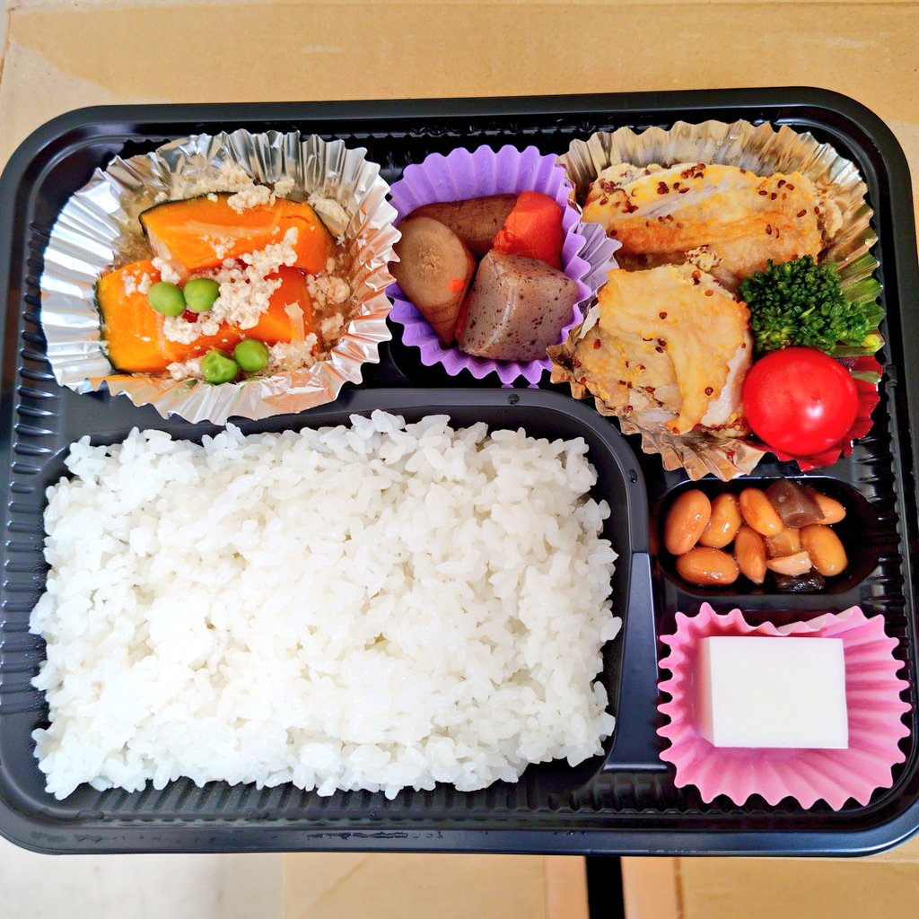 x_doronpa_x's tweet image. 本日のランチ🍴
ヘルシー系弁当🍱
メインはチキンマスタード😋

#lunch #ランチ⁡
⁡#お昼ごはん #昼飯
#ヘルシー系 #弁当
#チキンマスタード
#かぼちゃ #煮物