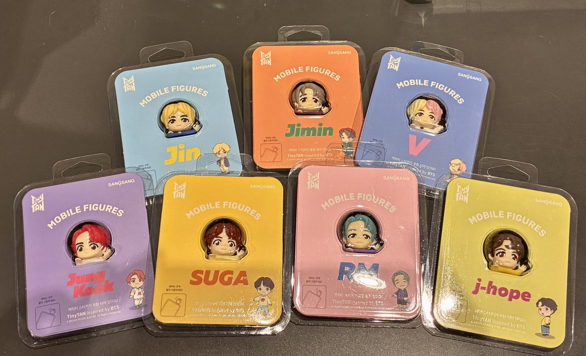 BTS関連グッズ随時入荷中‼︎ スマホやモニターにくっつくアクセサリ