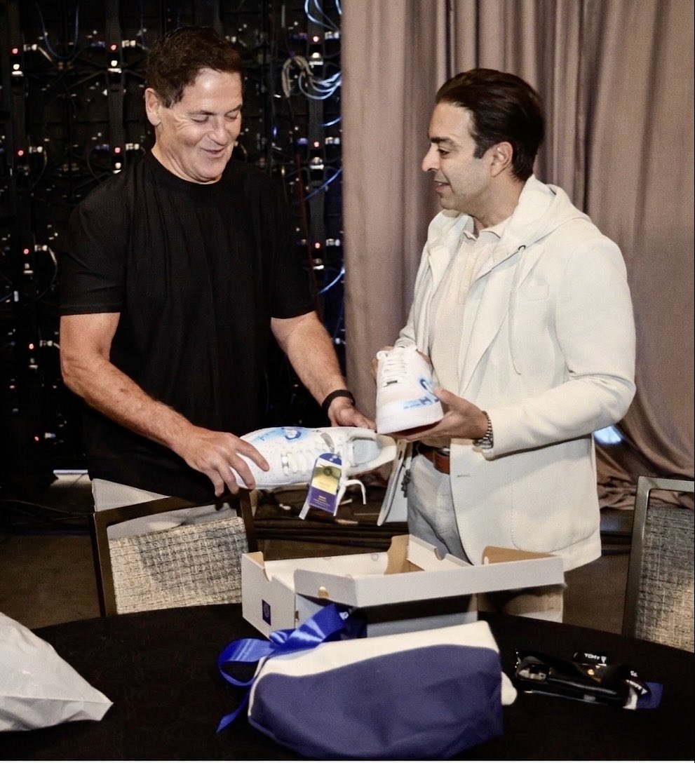 SonaliSoni's tweet image. THE CUBAN BLUEPRINT
BY SONALI SONI STUDIO S
Hand painted Nike Sneakers for Mark Cuban #nike #markcuban #handmade