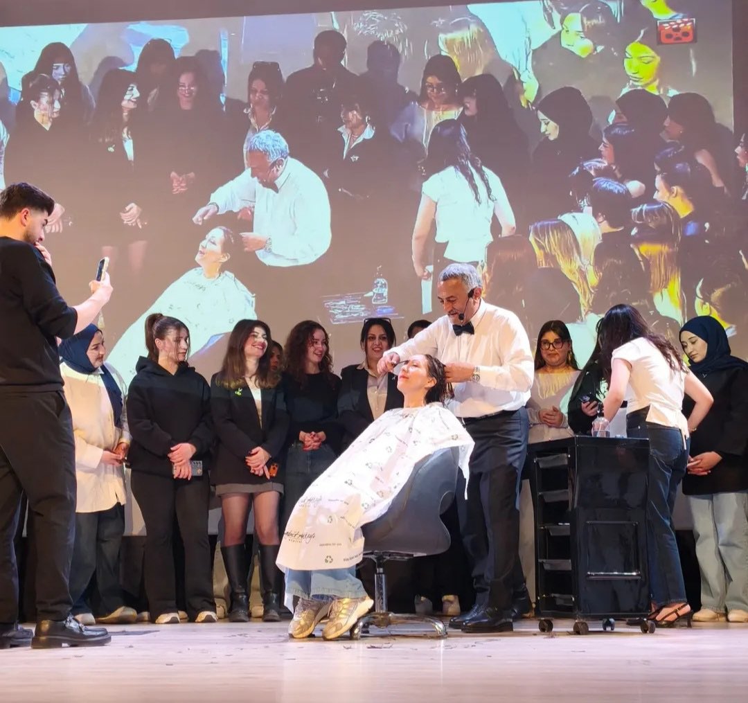 aeshmyo's tweet image. Güzellik ve Saç Bakım Hizmetleri Programı öğrencilerimiz sektörün önde gelen isimlerinden Sabit Akkaya’nın Bartın Üniversitesi’nin ev sahipliğinde gerçekleştirilen “Sabit Akkaya ile Kariyer Yolculuğu ve Uygulamalı Saç Sanatı Tasarımı Eğitimi” seminerine katılım sağladılar.

#BEUN