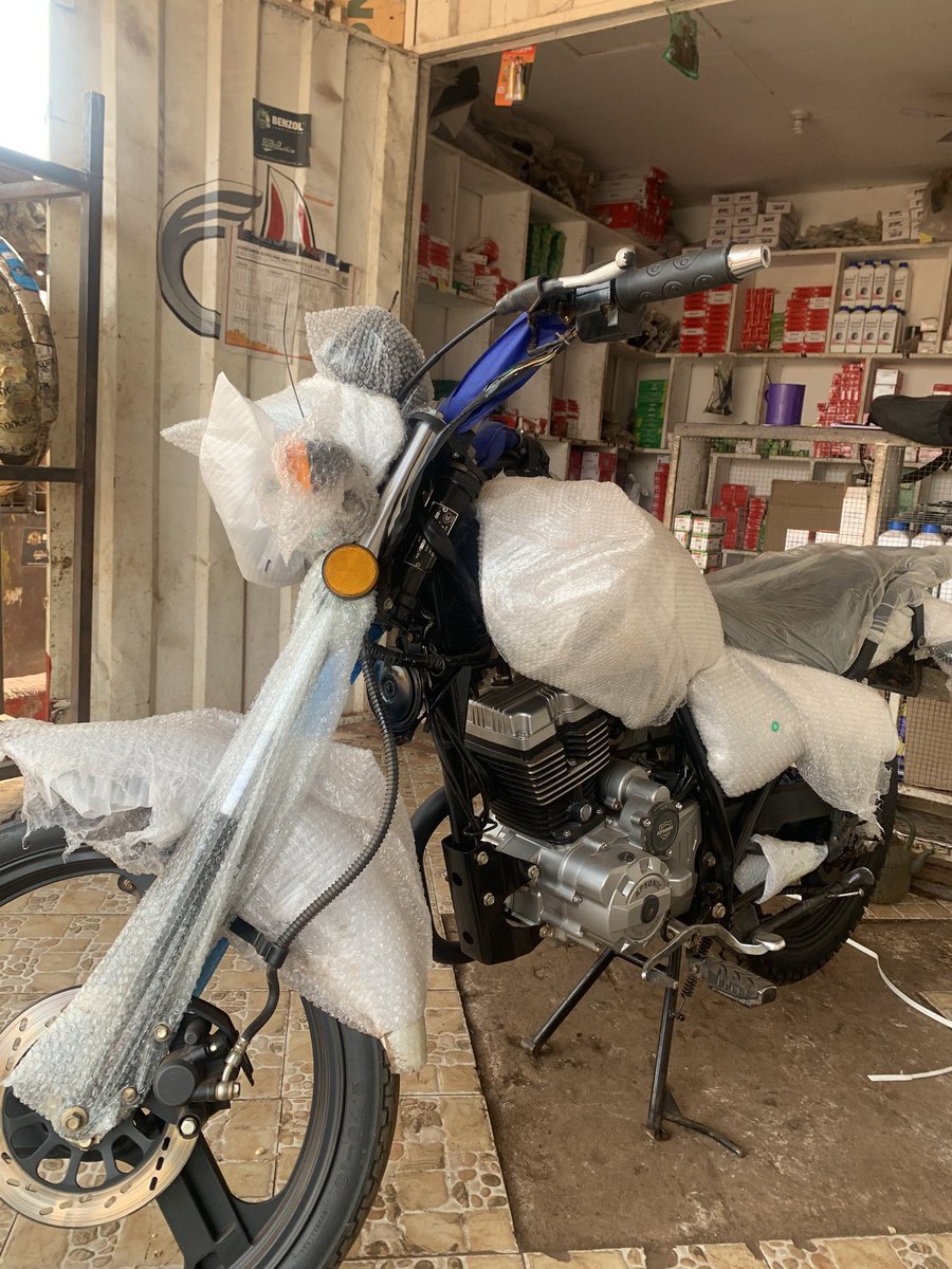Make me your motor plug.
The bike is still in the office waiting for its owner.
Hit me up let’s talk business