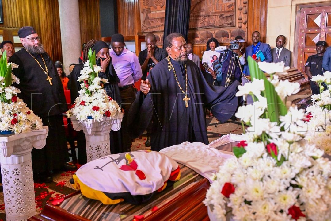 newvisionwire's tweet image. 🏛️ Parliament Tribute:

Orthodox priest Rev. Fr. Christopher Walusimbi, the father of the late Helen Nakimuli, pays his last respects to his daughter in Parliament.

📸 Photos by @kamiriam 
#VisionUpdates