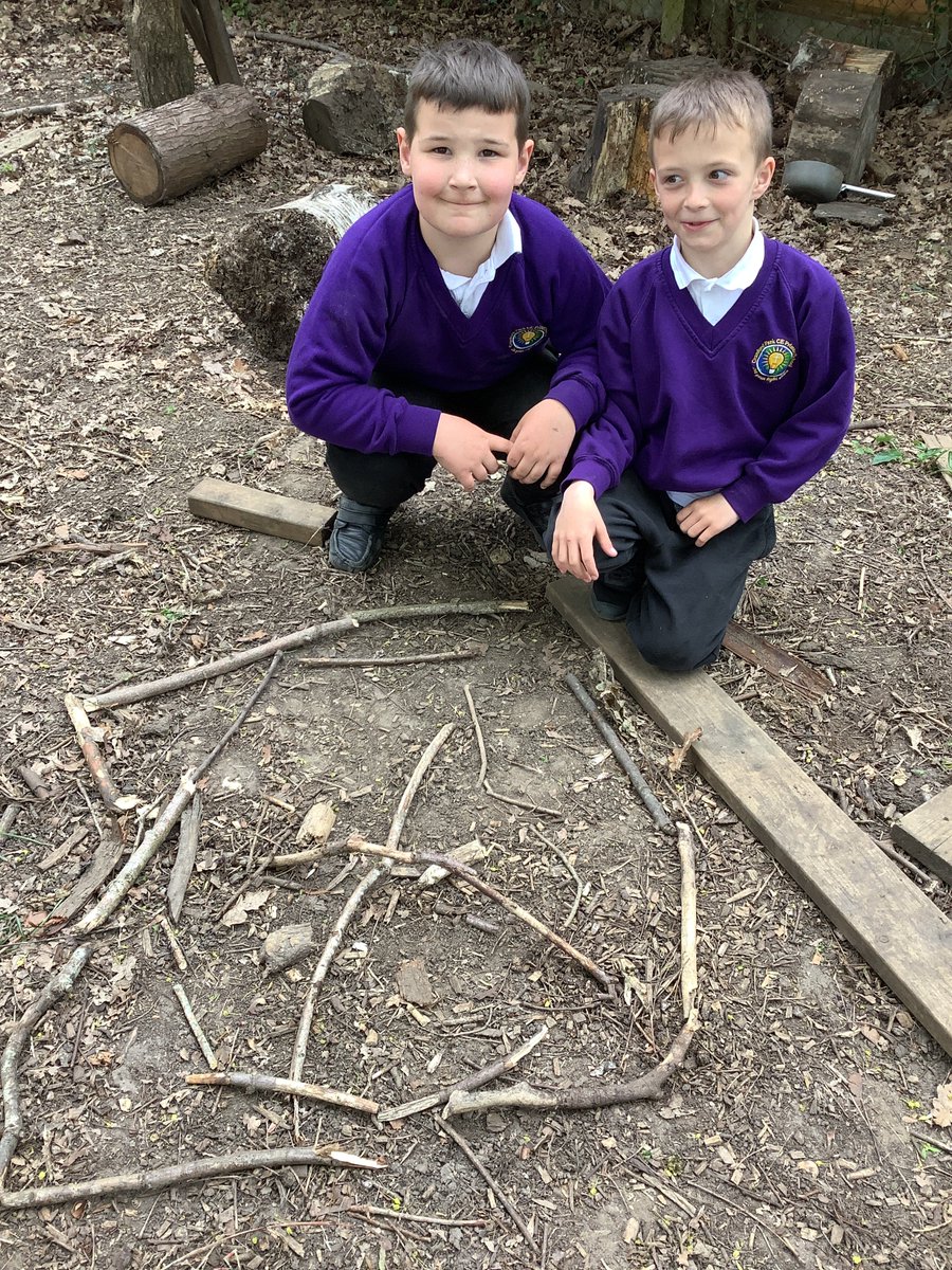 CranfordParkCE's tweet image. Linked to #Year3's history topic about the Romans, they created their very own Roman shield designs out of natural resources.

#forestschool #historyisfun
