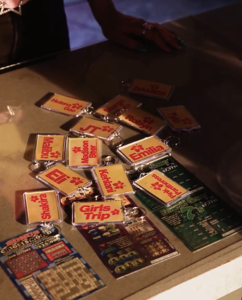 Madison Beer France tweet media