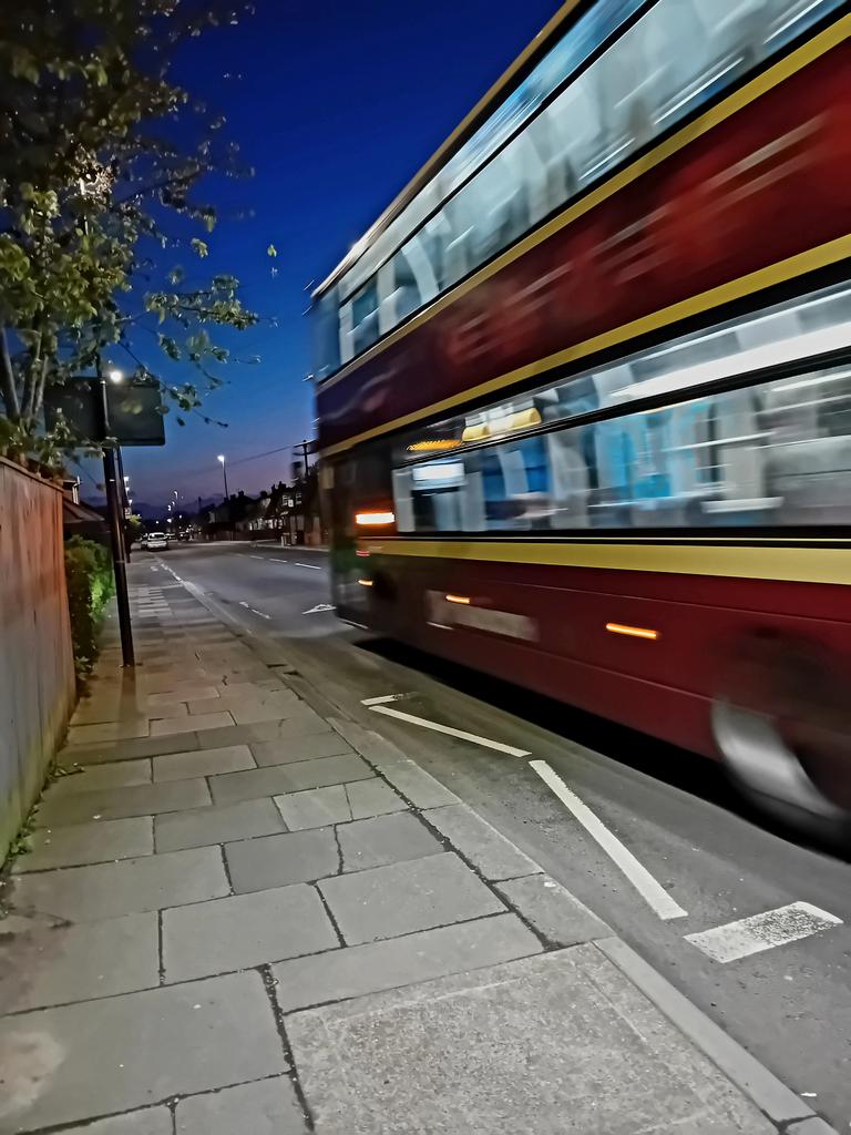 CarolinePo75107's tweet image. Heading for Newcastle, a bus 🚌 in the night at Wallsend.
#Wallsend #Newcastle 
#NorthTyneside 
#Northumberland