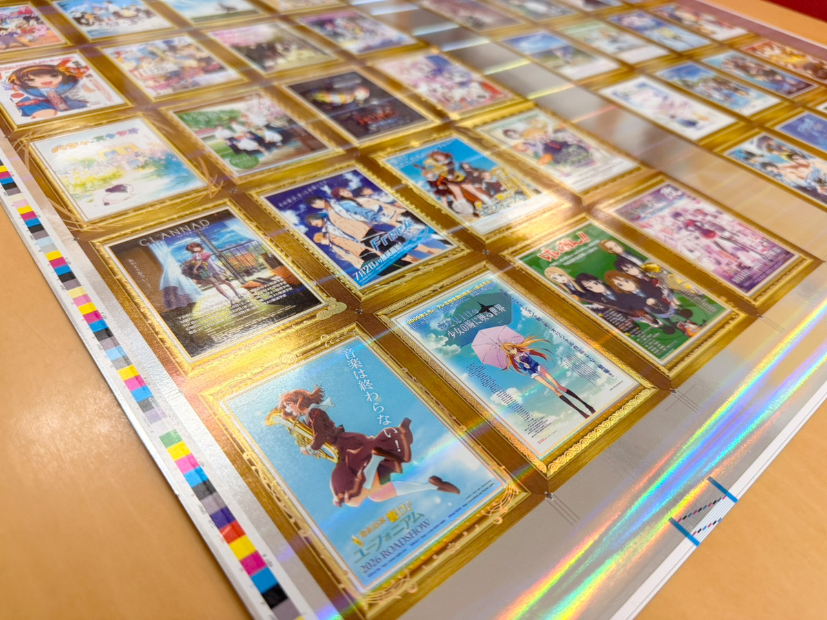 【#京アニ歴ポカ】
✨校正サンプル紹介✨

レアカードは輝きを放つゴールド額装デザイン仕様。
作品ごとに箔のデザインも異なります！

5/10(日)まで予約受付中！
kyoanishop.com/view/category/…