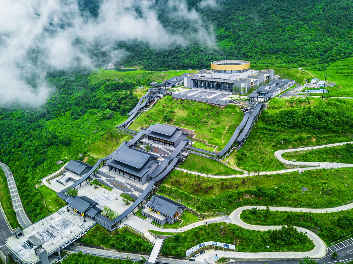 DiscoverWulong's tweet image. 🏔️Wulong Hiking | The  Wujiang Gallery hiking route 🌿🚶‍♂️
Starting from Wujiang Gorge Gate Bridge, the trail follows the river through stunning canyon scenery. 
#Chongqing #Hiking #WujiangRiver #Nature
