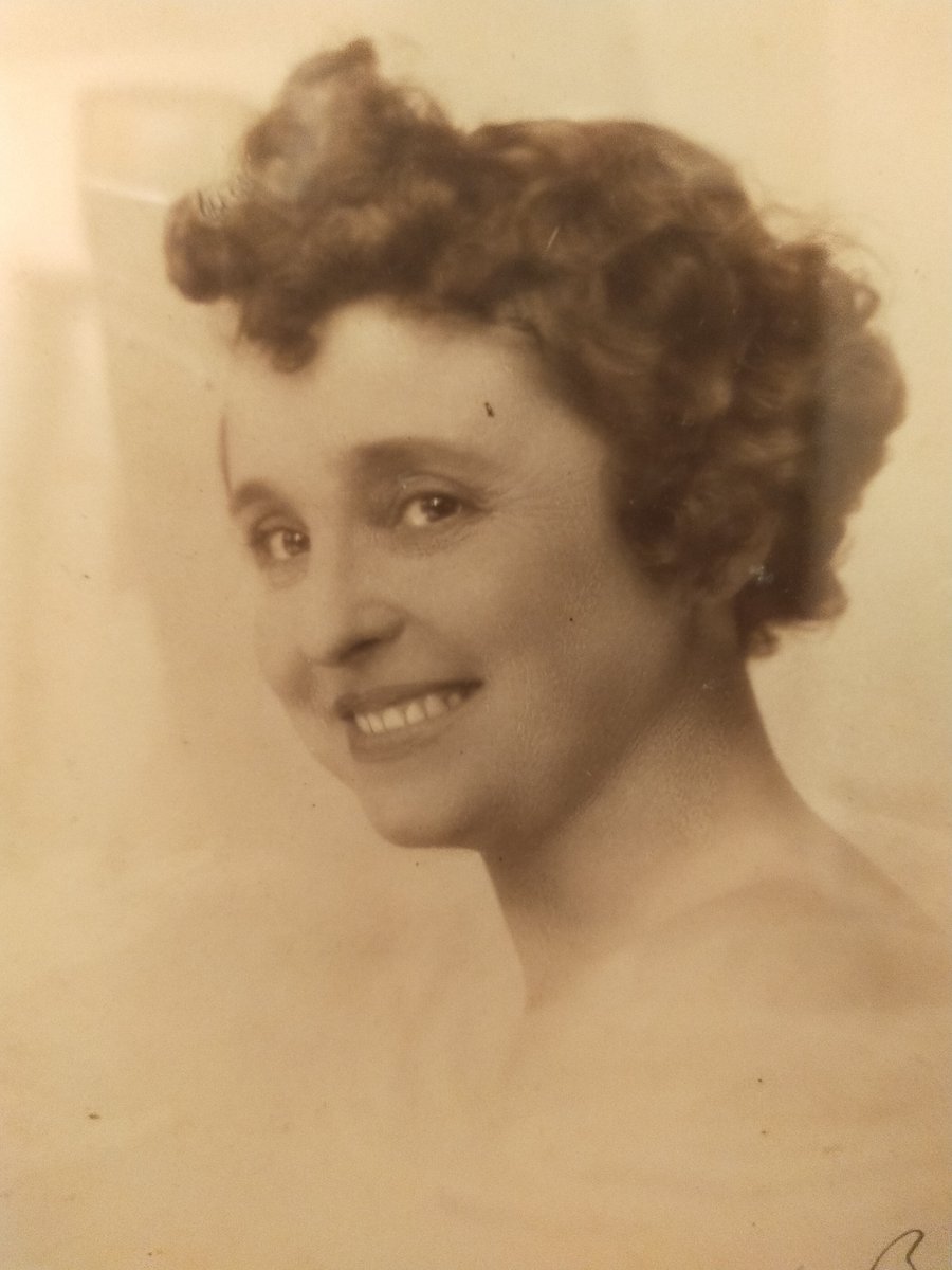 Parmi les femmes originaires du Pas-de-Calais déportées entre 1940 et 1944, Marie-Thérèse KAUFFMANN (Ravensbrück, 29 août 1943, elle survivra). Son mari, Edouard, fusillé le 28 novembre 1944 à Friburg-en-Brisgau par les nazis. Tous deux membres du réseau "Alliance".