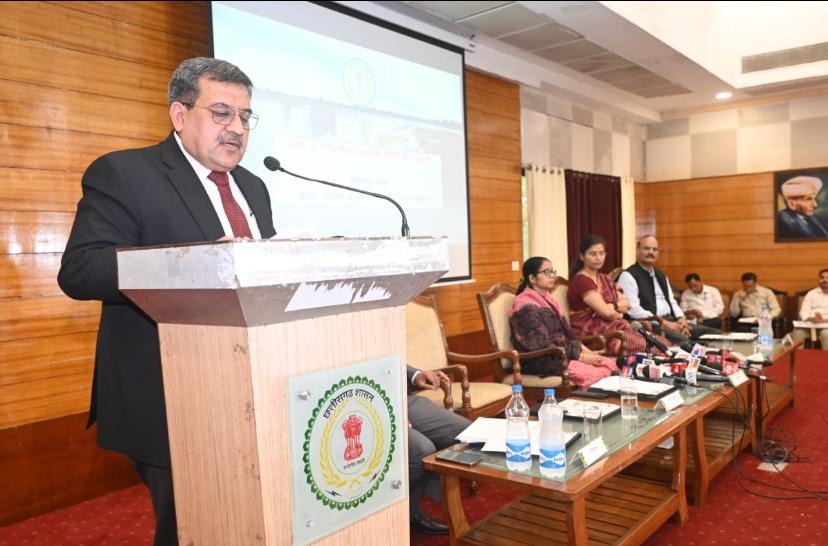 A joint press meet was organised by OMC  and PIB with the Govt.of Chhattisgarh  at Raipur. Sh. Ajay Ku.Shrivastava, CGM &amp; State Head,MPSO cum SLC, addressed the media. He assured  that there is no shortage of petroleum products &amp; demand being met seamlessly. #StayCalmIndia