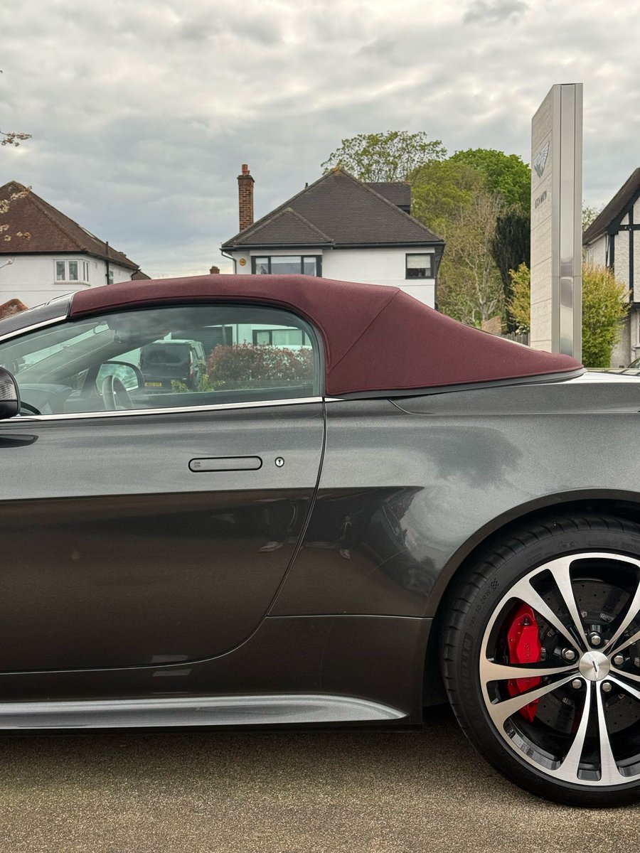HWM_AstonMartin's tweet image. Forever timeless…

This V12 Vantage Roadster visited us for its annual service, and we enjoy seeing it every year. These cars really are beautiful, and specified uniquely with a red roof, it works superbly with the callipers!

#astonmartin #v12vantage #vantage