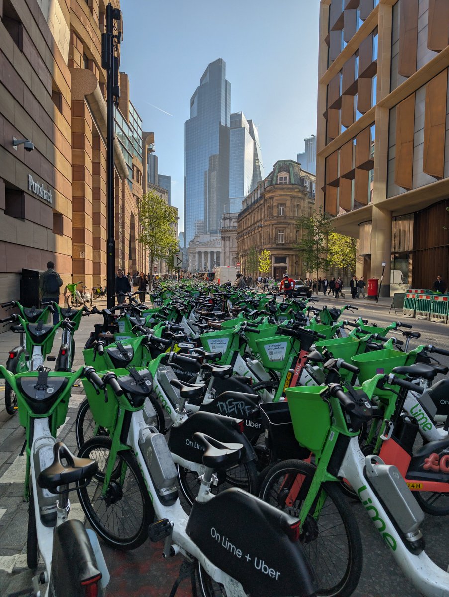 How you know there's a tube strike in London. Beautiful morning for a cycle 🚲
#tubestrike #limebikes #forestbikes #londoncity