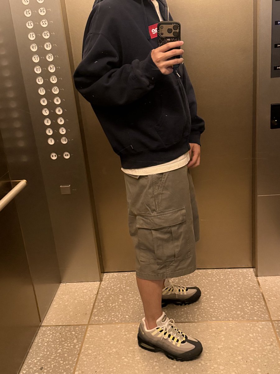 roanin0812's tweet image. Cargo Short Olive
178/68 size34

ウエスト緩いけど太さばっちり！！

#supreme