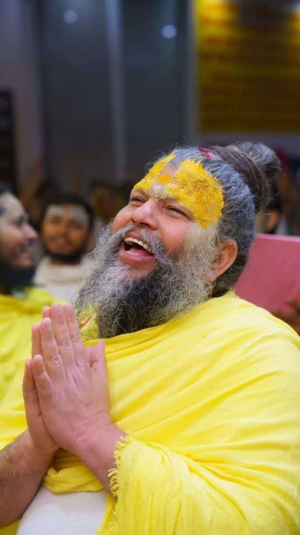 प्रेमानंद जी महाराज से पूछा गया
भगवान से क्या वरदान मांगोगे ??

महाराज ने मुस्कुराकर कहा
हम  क्या  मांगें  प्रभु से..
हम तो उनसे बस इतना कहेंगे
हे प्रभु! आपको हमसे क्या चाहिए?
हम तो आपके सेवक हैं,
आप बस आज्ञा कीजिए...
आपका नाम ही हमारा सबसे बड़ा वरदान है।