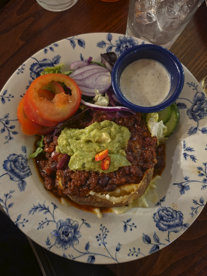 CosyLife_'s tweet photo. Absolutely in love with these gourmet jackets at Spoons 😍 https://t.co/AiDiApFXZl