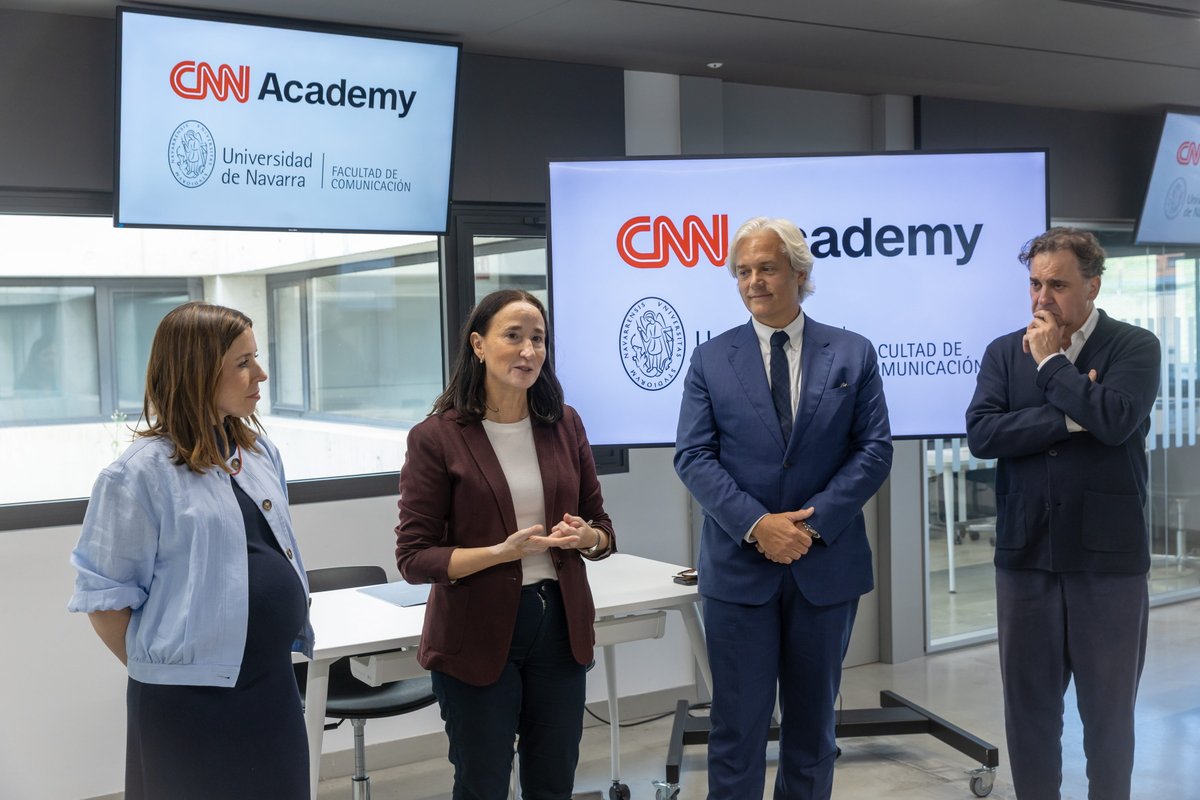 fcomunav's tweet photo. 📺 Hemos firmado un convenio con @CNN para formar a futuros periodistas. 

Los estudiantes vivirán una experiencia inmersiva, que incluirá una simulación profesional con coberturas en contextos de conflicto y crisis humanitarias 👇

https://t.co/yyq4x2jpb7 https://t.co/3fQhL2RDQb
