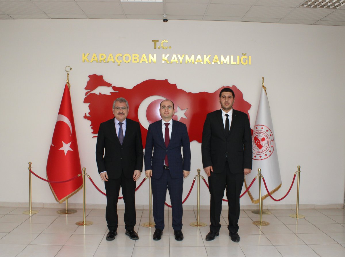 KymkmKaracoban's tweet photo. Erzurum İl Müftüsü Sayın Yaşar ÇAPÇI ve Karaçoban İlçe Müftümüz Sayın Hüseyin TOKTAŞ, Sayın Kaymakamımızı makamında ziyaret etti.

Gerçekleştirilen nazik ziyaretten dolayı memnuniyetlerini dile getiren Kaymakamımız, Sayın Müftümüze çalışmalarında kolaylıklar ve başarılar diledi. https://t.co/YA4J6WrZaM