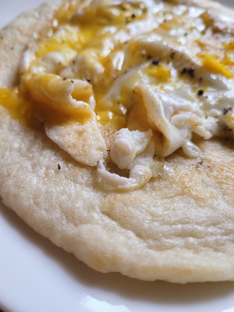 cellswordrin's tweet image. Breakfast Time 🎵 Quick Scrambled Eggs over Greek Flatbread 🫓 ✴️⭐ #Foodie #Foodies #breakfast #TorontoEats #goodmorning #GoodVibes #allday #anyday #yeschef #cook #HaveABrightDay ꉂ🌻
