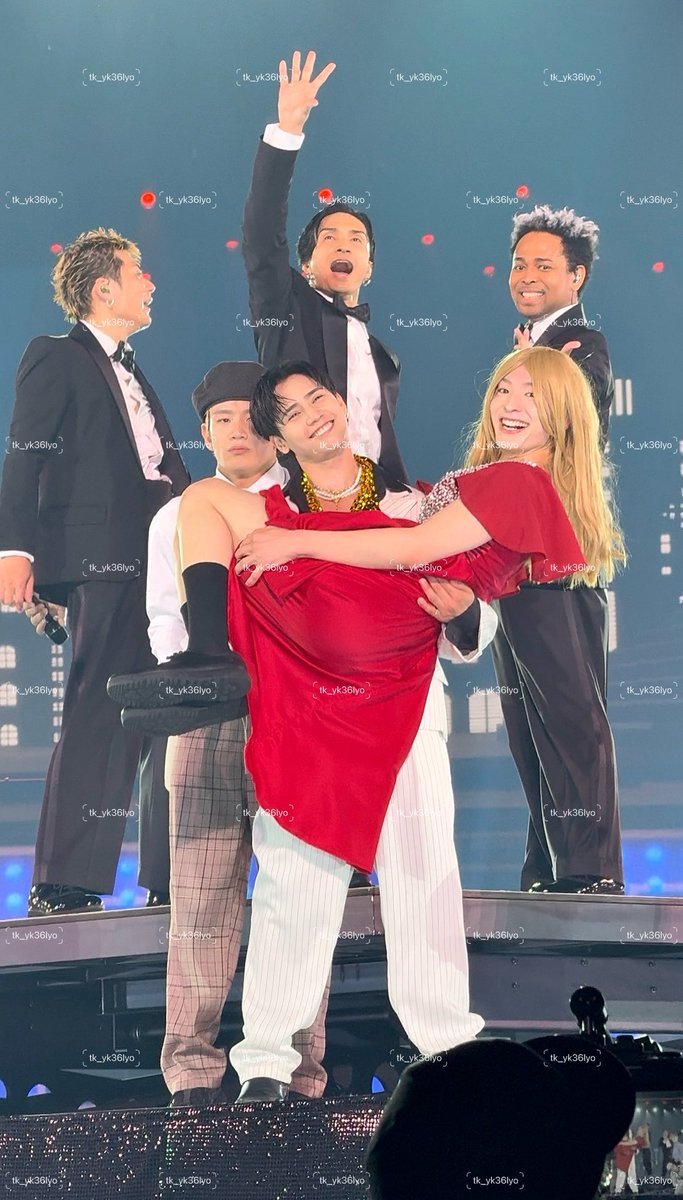 tk_yk36lyo's tweet photo. SUPERFLYのお姫様抱っこ🌹
.
.
#LDHPERFECTYEAR2026
#EX_THEREASON
#PY2026_THEREASON
#セカ友カメラ
#SHOKICHI #KENCHI #NESMITH
#神谷健太 #木村慧人 #浦川翔平 https://t.co/RQpcGEZUwx