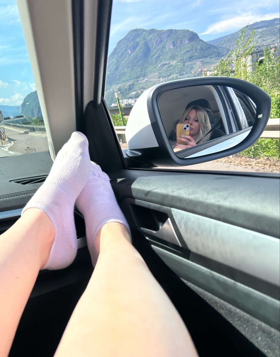 devineanndee's tweet photo. It’s insane what a pair of socks I’ve worn all day enables in you… https://t.co/0pJ0f3cwqm